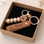 Portachiavi personalizzato in pelle PU in stile minimalista con fiore del mese di nascita, nome e ciondolo a forma di margherita – Regalo di compleanno, Natale o per le feste per familiari e amici