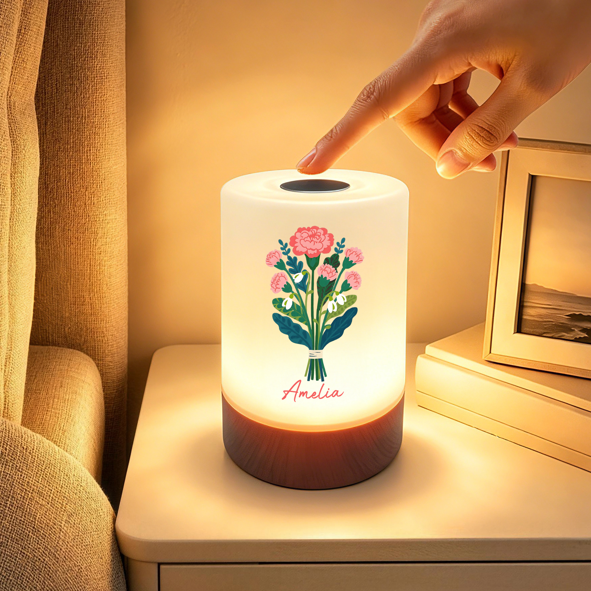 Individuell gestaltetes Nachtlicht im Illustrationsstil mit Geburtsblume, dimmbar und farbwechselnd, mit Namen – Schlafzimmerdekoration und Geburtstagsgeschenk für Frauen und Freundinnen