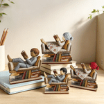 Décoration en bois personnalisée avec effet 3D représentant un personnage en train de lire sur une pile de livres, avec prénom. Décoration d'intérieur, cadeau d'anniversaire pour les passionnés de lec