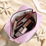 Borsa da trucco personalizzata con fiore del mese di nascita, a strisce multicolori e con nome: accessorio indispensabile da viaggio, per l'uso quotidiano, regalo di compleanno o di Natale per donne e
