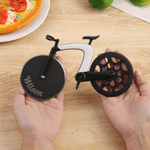 Coupe-pizza créatif multicolore personnalisé en forme de vélo, avec inscription – Ustensile de cuisine – Cadeau d’anniversaire pour les passionnés de vélo et de pizza