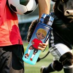Personalisierte Cartoon Socer Junge Mädchen Gradient Leakproof Sport Name Wasserflasche mit Flip-Top-Deckel und Riemen Geburtstag Geschenk für Gym Fußball-Liebhaber