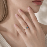 Personlig, delikat ring i sterlingsølv med to hjerter og fødselssteiner, vridd design og inngravert tekst – gave til jubileum eller bursdag for kvinner