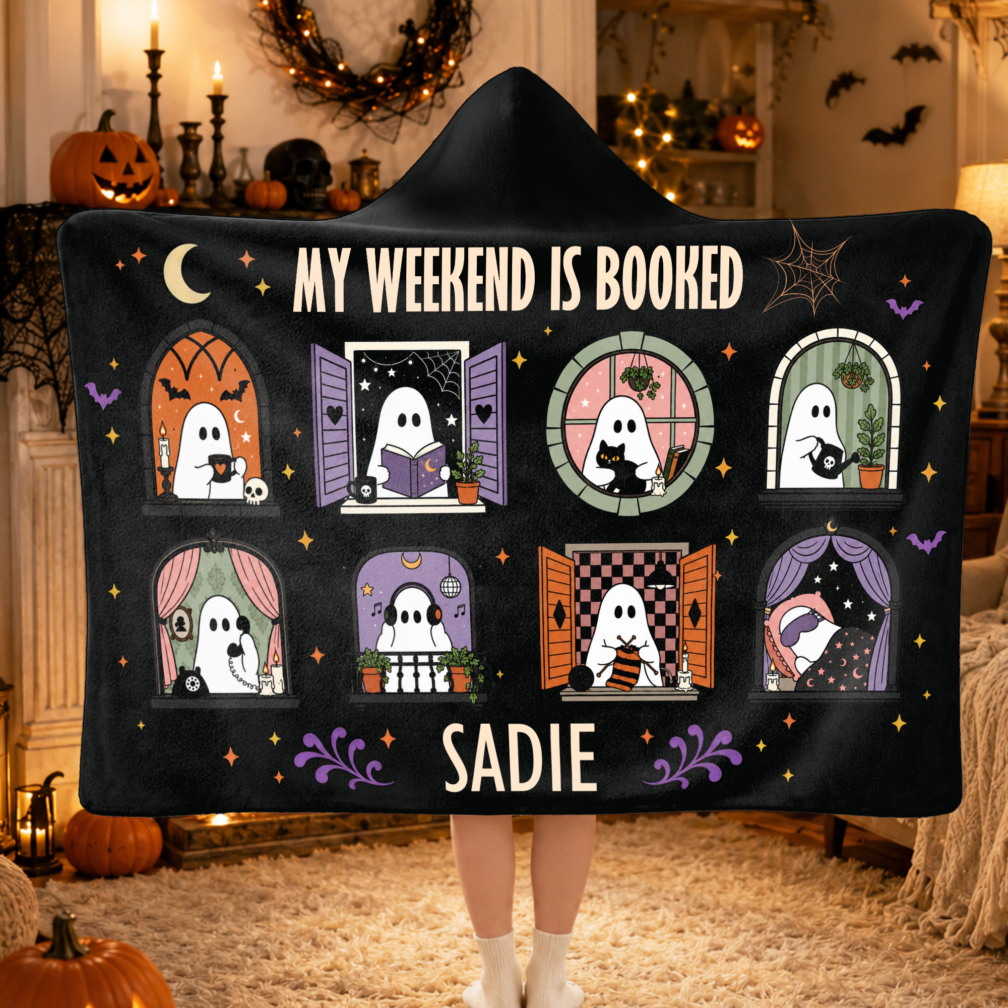 Personalisierte, weiche Kapuzen-Decke mit dem niedlichen „My Weekend Is Booked“-Geister-Design und Namenszug – Wohnaccessoire und Halloween-Geschenk für Familie und Freunde