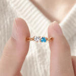 Personlig, delikat ring i sterlingsølv med to hjerter og fødselssteiner, vridd design og inngravert tekst – gave til jubileum eller bursdag for kvinner