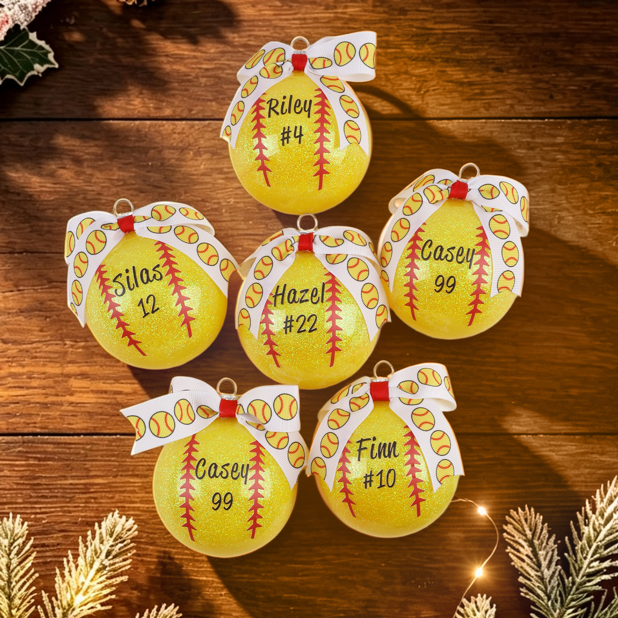 Individuell gestaltete Softball-Schleifen-Weihnachtskugel mit Namen und Nummer – Weihnachtsdekoration für zu Hause, Sportteam-Weihnachtsgeschenk für Softballspieler und -fans