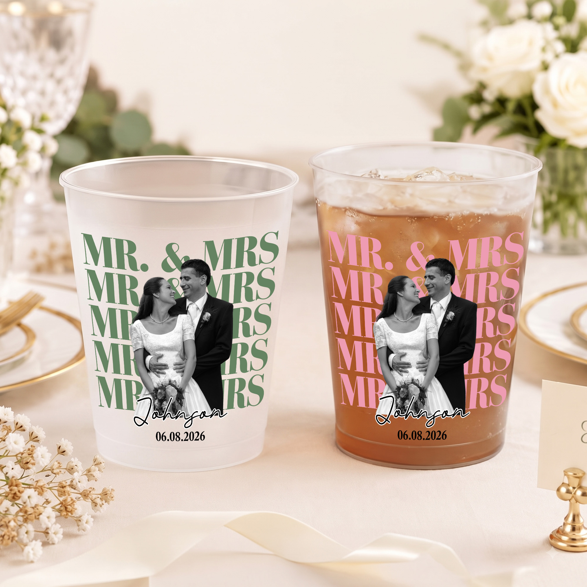 Personalisierte schwarz-weiße Fotobecher aus mattiertem Kunststoff mit „Mr“ und „Mrs“ sowie Namen und Datum – 10er-Set – Geschenk zur Hochzeit, zur Hochzeitsfeier oder zum Jubiläum für Paare