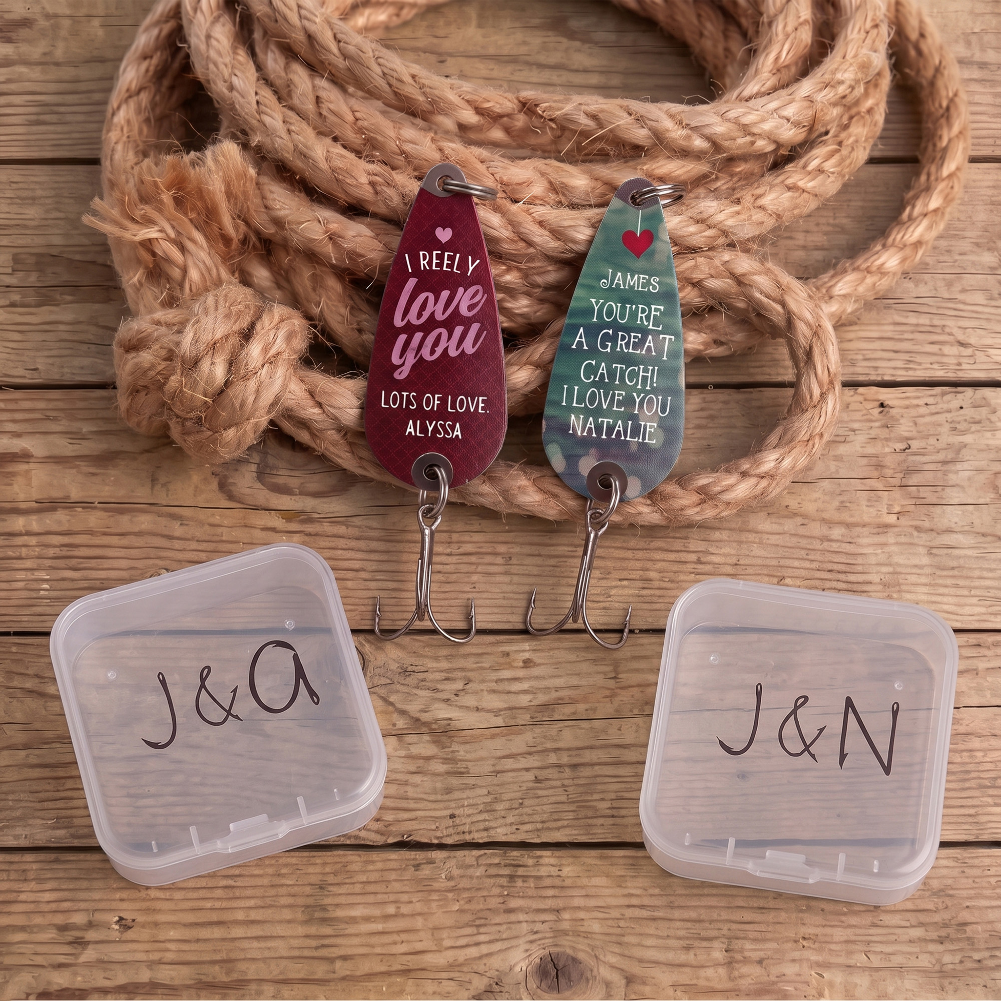 Personalisiertes Geschenk-Set mit Angelködern, mit Namen und Initialen – Jubiläums- und Geburtstagsgeschenk für Ehemann, Freund oder Angelfreund