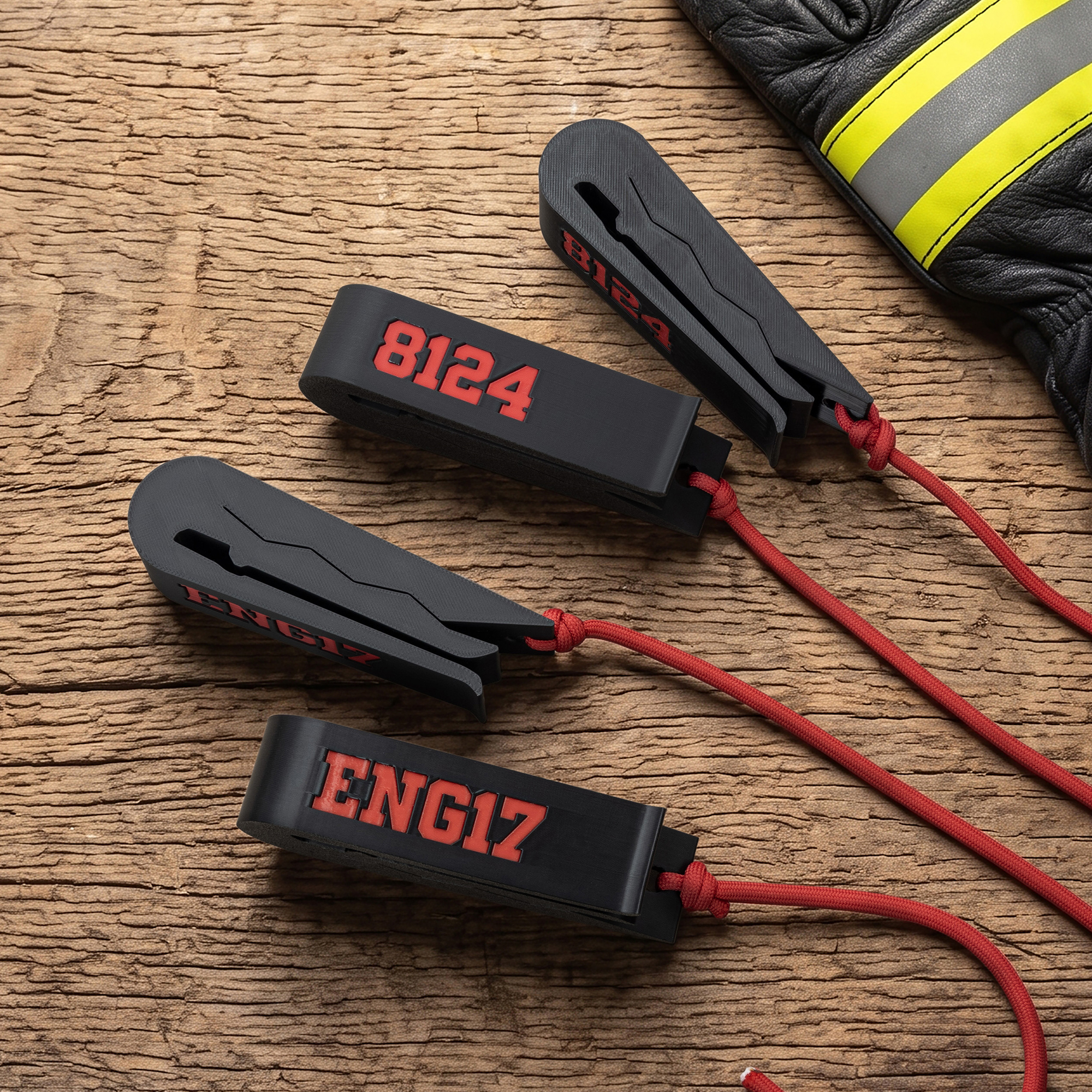 Individuell gestalteter, 3D-gedruckter Handschuhclip mit Schnellverschluss und Schriftzug – Set mit 2 Stück für freihändiges Tragen bei der Brandbekämpfung – Geburtstagsgeschenk für Feuerwehrleute