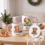 Gepersonaliseerde keramische mok met kerstthema en Highland-koe, 11 oz en 15 oz, met naam en onderzetter – kerstcadeau voor liefhebbers van Highland-koeien