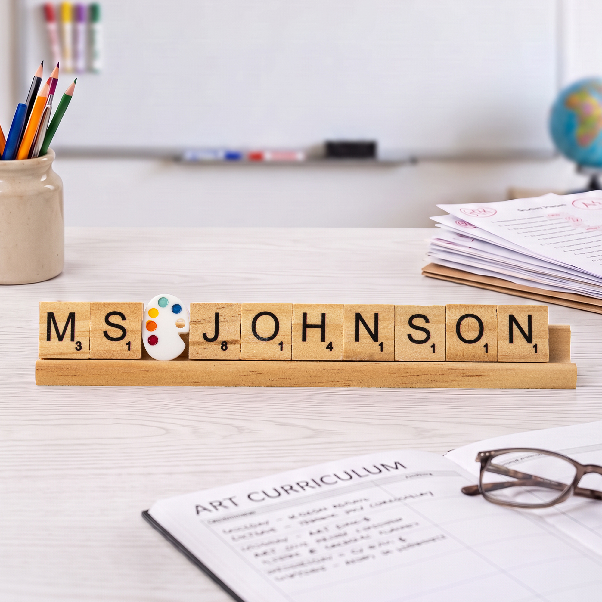 Individuell gestalteter Apple Pencil-Anhänger, Scrabble-Buchstaben, Holz-Namensschild, Dekoration für den Schultisch, Geschenk zum Schulanfang als Dankeschön für Lehrer