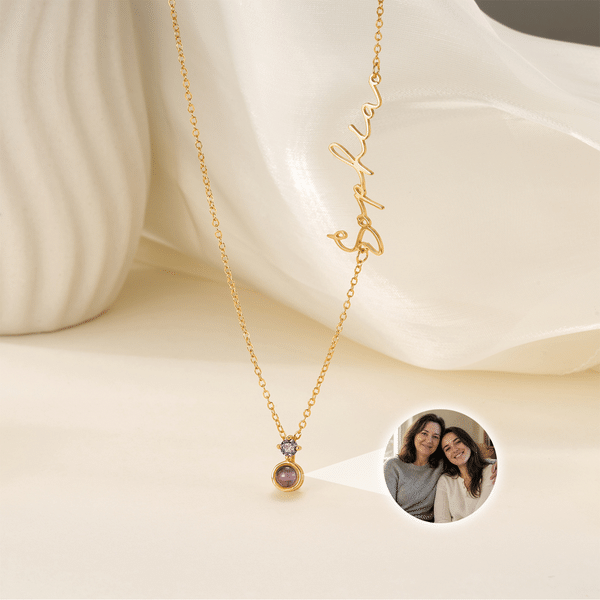 Collier en argent sterling personnalisé avec projection de photo micro-gravée, pierre de naissance et prénom – Bijou raffiné, cadeau d'anniversaire ou de mariage pour femme