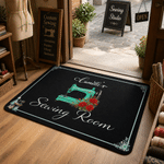 Gepersonaliseerde vintage naaimachine-deurmat met geboortebloem en antislip, voorzien van naam – decoratie voor de naaikamer, cadeau voor naailiefhebbers