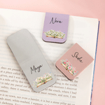 Marque-page magnétique personnalisé en cuir PU avec motif de papillon et fleur de naissance, personnalisé au nom du destinataire. Accessoire de lecture pour un usage quotidien, cadeau d'anniversaire i