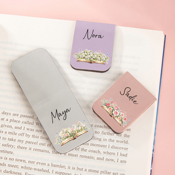 Marque-page magnétique personnalisé en cuir PU avec motif de papillon et fleur de naissance, personnalisé au nom du destinataire. Accessoire de lecture pour un usage quotidien, cadeau d'anniversaire i