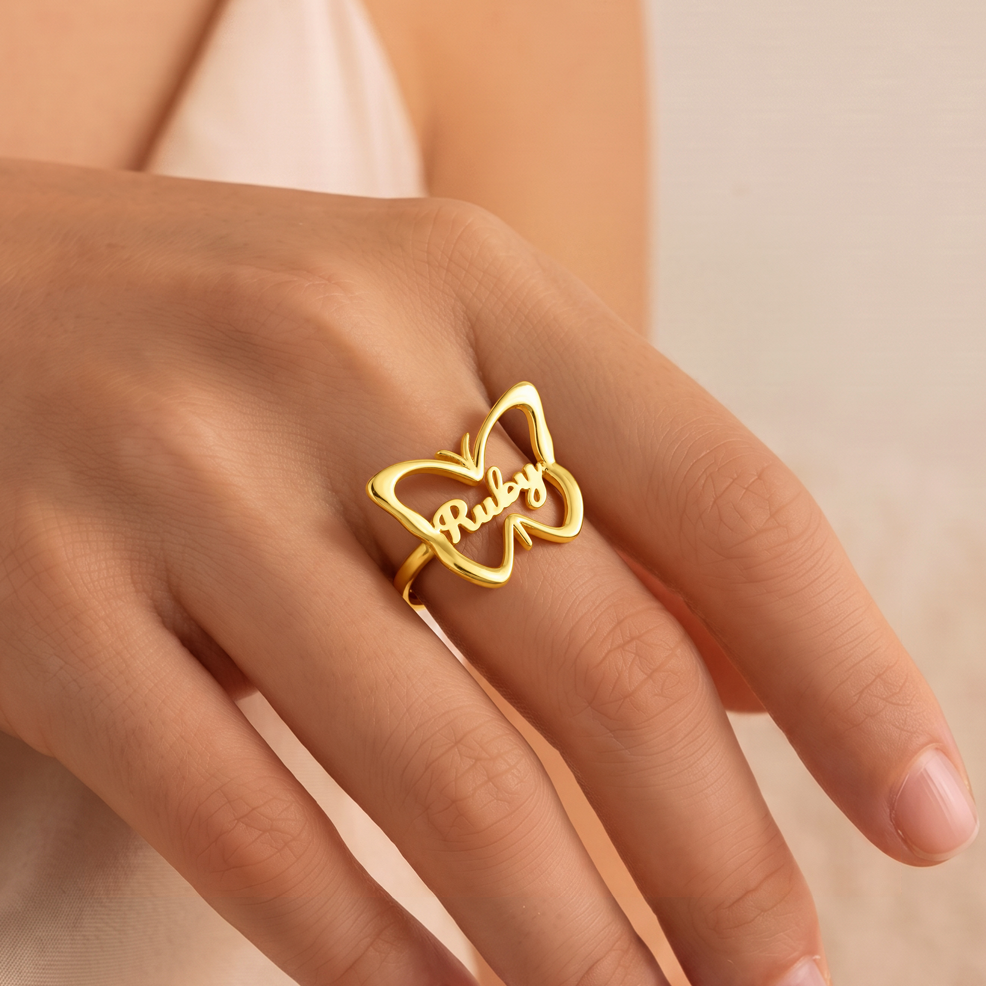 Individuell gestalteter, minimalistischer Ring aus Sterlingsilber mit Schmetterlingsausschnitt und Namensgravur – Geschenk zum Jahrestag oder Geburtstag für Frauen, Freundinnen und Brautjungfern