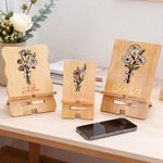Personalisierter Handyhalter aus Bambus mit Geburtsblume und Namen – für den täglichen Gebrauch im Büro, als Geburtstagsgeschenk für Freunde und Büroangestellte