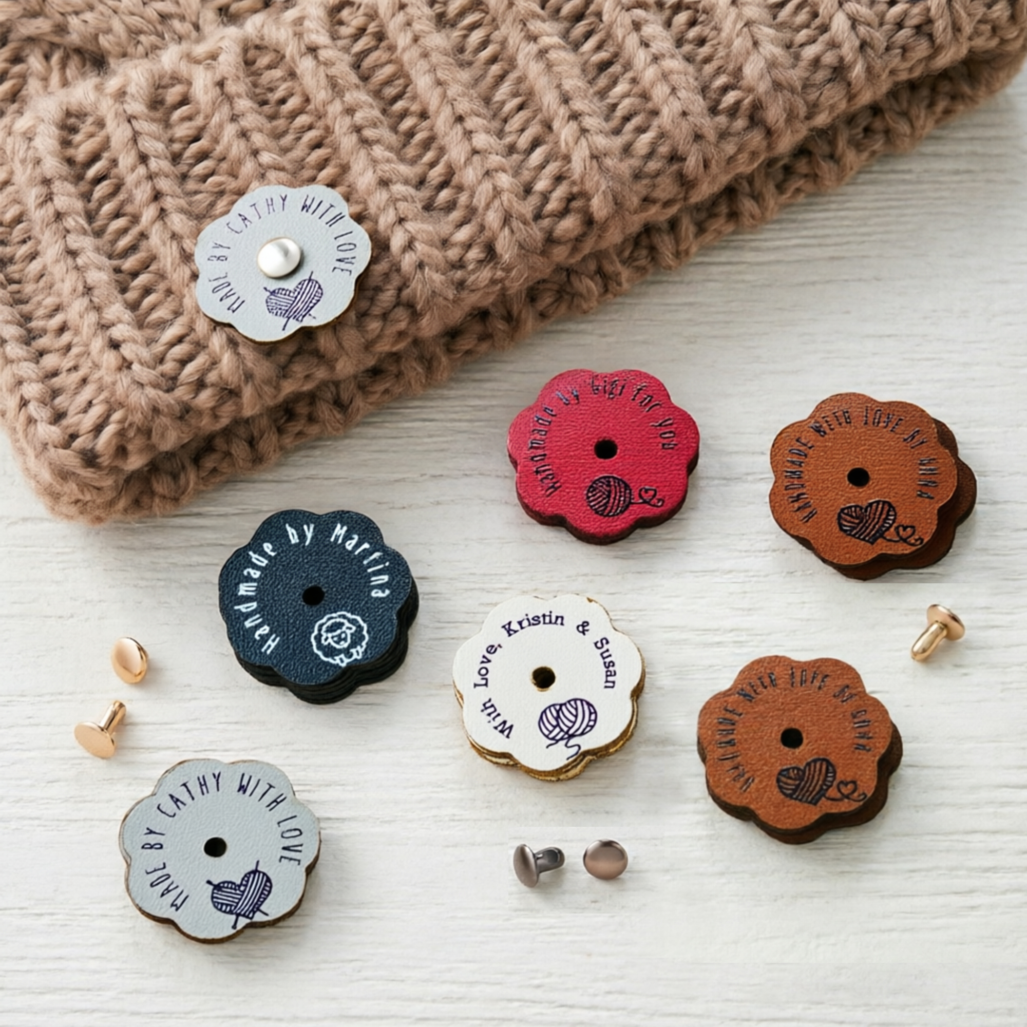 Personalisierte Blumen-Etiketten aus PU-Leder, 10er-Set mit Symbol und Text – DIY-Anhänger zum Stricken und Häkeln, Geburtstagsgeschenk für Nähbegeisterte und Strickerinnen