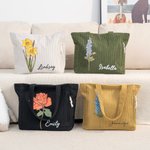 Personlig tote bag i manchester med månadsblomma och namn perfekt för vardagsbruk och som födelsedagspresent till kvinna