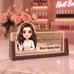 Veilleuse LED personnalisée avec photo d'un personnage de dessin animé représentant une technicienne en ongles, avec prénom et nom du salon – Décoration de table et cadeau de bienvenue pour les techni