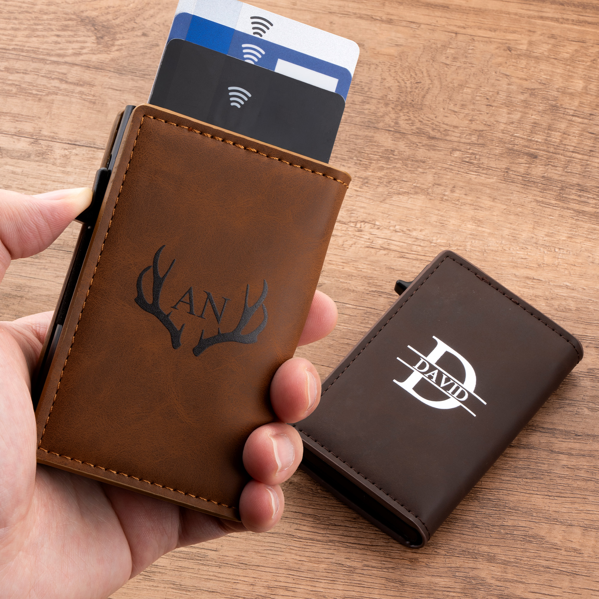 Individuell gestaltete, minimalistische Monogramm-Geldbörse aus PU-Leder mit RFID-Schutz und aufklappbarem Fach sowie Kartenfächern – das perfekte Geschenk für Geschäftsreisen oder zum Geburtstag für