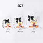 Sachet cadeau transparent personnalisé pour Halloween, orné d'un personnage de dessin animé représentant une sorcière dans une citrouille, avec ruban et prénom – Cadeau d'Halloween pour enfants