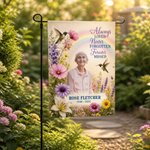 Gepersonaliseerde bloemenvlag voor in de tuin met kolibrie en regenboog, met naam en datum – een gedenkwaardig condoleancecadeau bij het overlijden van een dierbare
