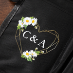 Sac de rangement latéral pour fauteuil roulant, personnalisé avec monogramme et motif de marguerites, à multiples poches – Cadeau d'anniversaire pour les utilisateurs de fauteuils roulants, les patien