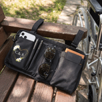 Sac de rangement latéral pour fauteuil roulant, personnalisé avec monogramme et motif de marguerites, à multiples poches – Cadeau d'anniversaire pour les utilisateurs de fauteuils roulants, les patien