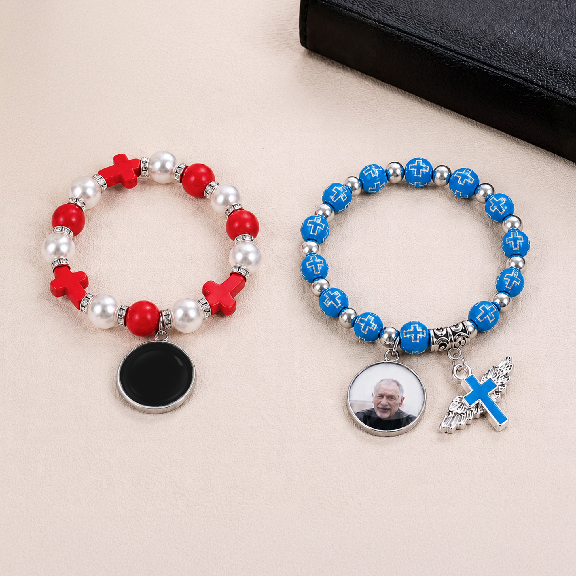 Personalisiertes, durch Wärme aktivierbares Armband mit versteckten Fotoperlen und Kreuz – für den religiösen Alltag – ein unvergessliches Geburtstagsgeschenk für gläubige Menschen