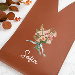 Sac de protection en cuir PU personnalisé, orné d'un bouquet de fleurs de naissance peint à l'aquarelle et portant un prénom – Cadeau de Noël ou d'anniversaire pour les amateurs de vin