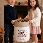 Individuell gestalteter Süßigkeitenkorb mit Fledermaus-, Kürbis- und Katzenmotiv sowie Namenszug – Halloween-Geschenk für Kinder und Jugendliche zum „Süßes oder Saures“-Spielen
