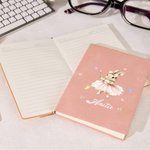 Carnet personnalisé en cuir synthétique A5/A6 avec illustration d'un lapin dansant au ballet et de fleurs à l'aquarelle, avec prénom gravé – Cadeau de rentrée scolaire pour les passionnés de lecture