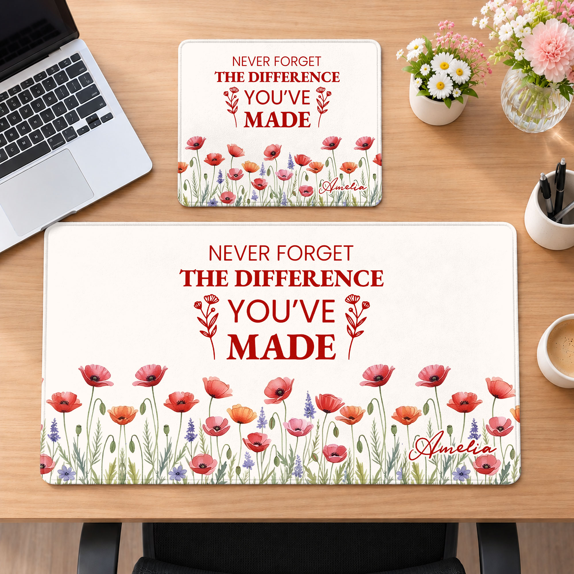 Individuell gestaltetes Motivationszitat mit Geburtsblume – rutschfestes Mauspad und Schreibtischunterlage mit Text – Schreibtischzubehör – Dankeschön-Geschenk zum Ruhestand für Freunde und Kollegen