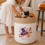 Individuell gestalteter Süßigkeitenkorb mit Fledermaus-, Kürbis- und Katzenmotiv sowie Namenszug – Halloween-Geschenk für Kinder und Jugendliche zum „Süßes oder Saures“-Spielen