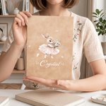 Carnet personnalisé en cuir synthétique A5/A6 avec illustration d'un lapin dansant au ballet et de fleurs à l'aquarelle, avec prénom gravé – Cadeau de rentrée scolaire pour les passionnés de lecture