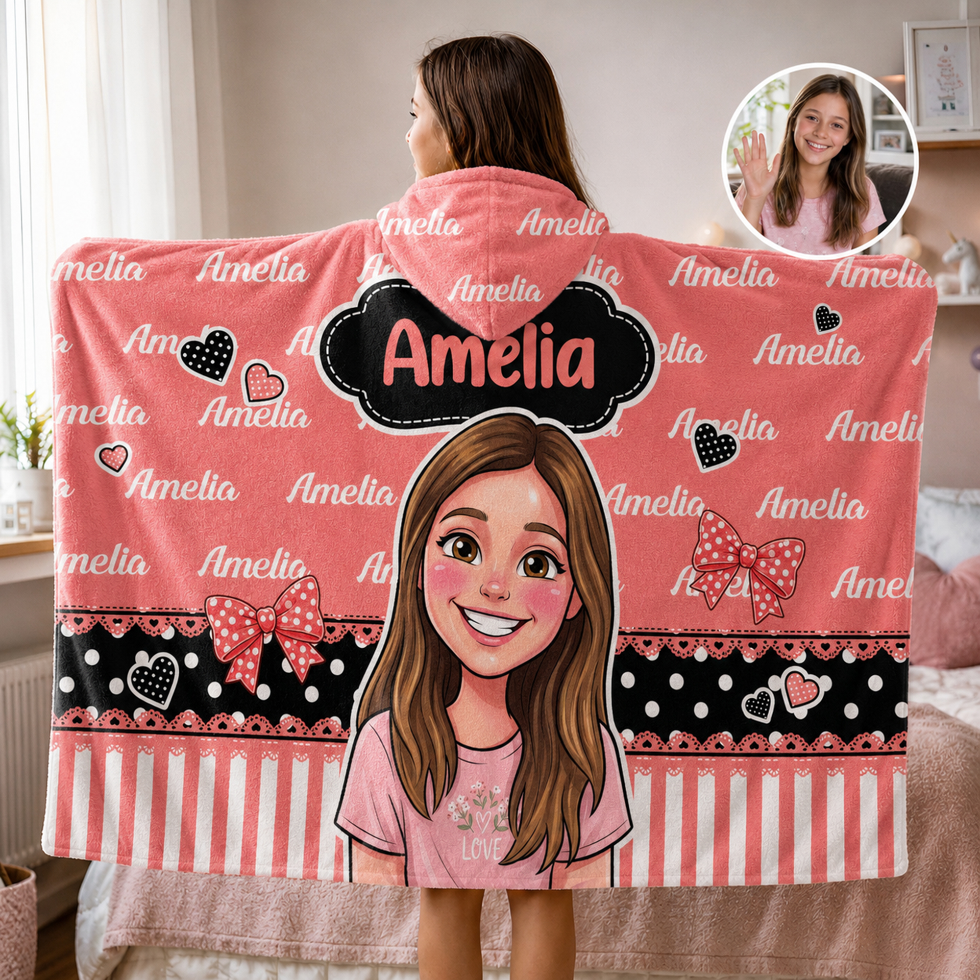 Personalisierte Kapuzen-Decke im Comic-Stil mit Polka-Dot-Schleife und Charaktermotiv sowie Namen – Wohnaccessoire, Geschenk zum Geburtstag oder zum Jahrestag für Jungen und Mädchen