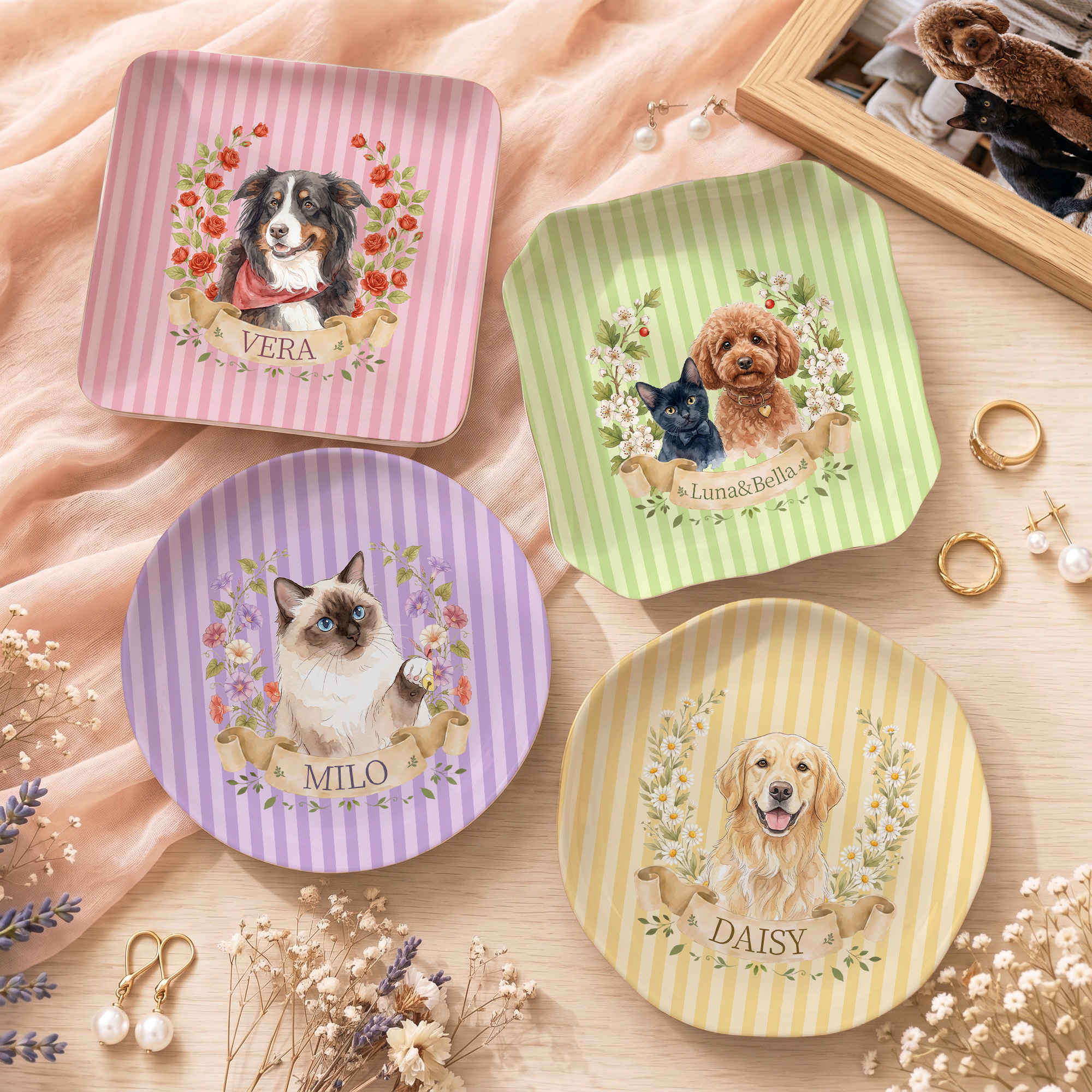 Personalisierte Keramikschale für Schmuck und Kleinigkeiten mit Aquarell-Streifenmuster, Geburtsblume und Haustierfoto sowie Namenszug – Geschenk für den täglichen Gebrauch zum Geburtstag oder Jahrest