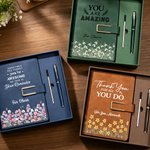 Carnet A5 personnalisé en cuir PU multicolore avec fleur de naissance, titre et texte – Pour un usage quotidien, anniversaire, intégration – Cadeau pour un collègue ou un ami