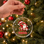 Gepersonaliseerde glazen kerstbal in 3D-stijl met cartoon-kerstman, initiaal, hulst en sneeuwvlok, met naam – boomversiering, kerstcadeau voor kinderen, familie en vrienden