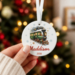 Gepersonaliseerd rond keramisch kerstornament met kerstthema en naam – kerstcadeau voor familie en vrienden