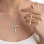 Collana con croce in argento sterling personalizzata con pietra portafortuna e nome: gioiello delicato da indossare tutti i giorni, ideale come regalo di compleanno o battesimo per una bambina cristia