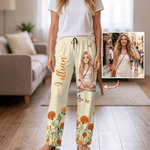 Pantalon de pyjama doux personnalisé, avec photo aquarelle de la fleur de naissance dans un style bande dessinée et prénom, pour la maison – Cadeau d’anniversaire pour femmes et hommes
