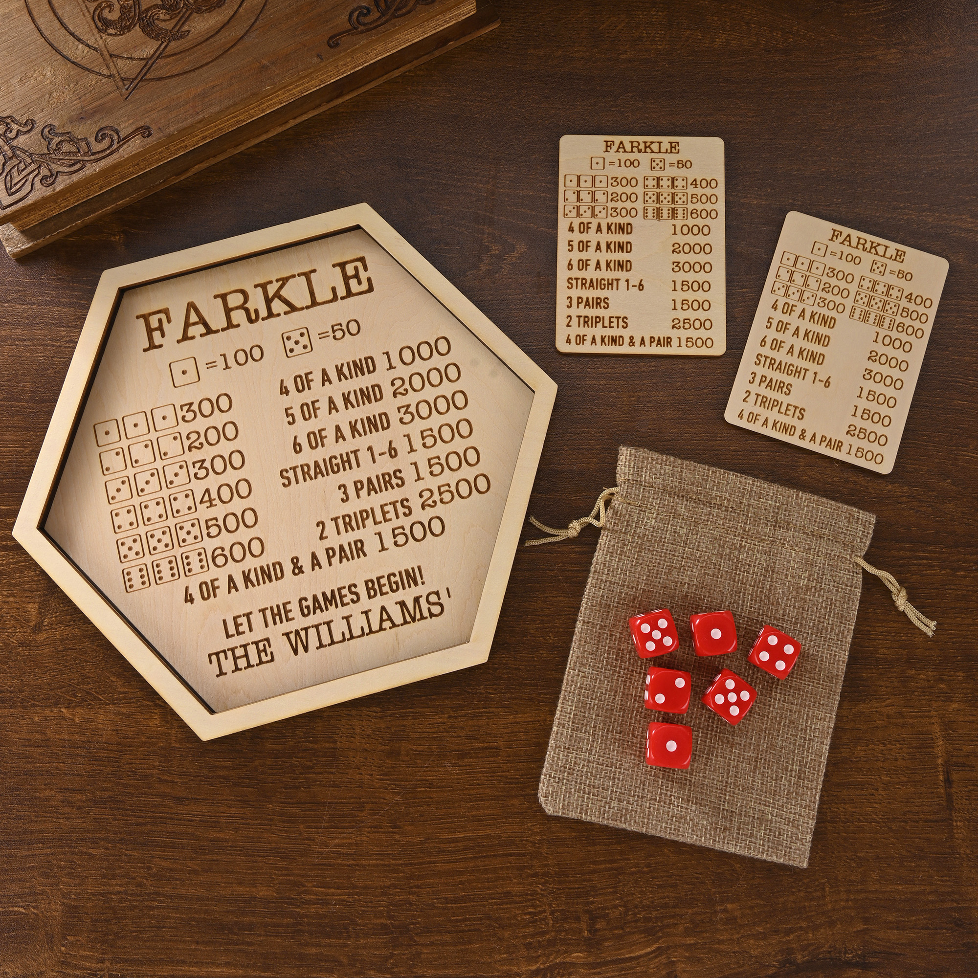 Individuell gestaltetes Farkle-Würfelspiel-Set mit Tasche, Referenzkarten aus Holz und Würfelhalter – Geburtstagsgeschenk, für den Familien-Spieleabend oder als Weihnachtsgeschenk für Farkle-Fans
