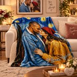 Gepersonaliseerde, zachte deken met een foto van een stel in de kunststijl van Van Gogh, geschilderd in olieverf, met tekst – cadeau voor een jubileum of verjaardag voor een stel