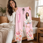 Pantalon de pyjama doux personnalisé, avec photo aquarelle de la fleur de naissance dans un style bande dessinée et prénom, pour la maison – Cadeau d’anniversaire pour femmes et hommes