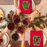Gepersonaliseerd kerst servet met hulstmotief en initiaal, 100% katoen, rood, met naam – kerstcadeau voor familie en vrienden
