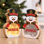 Personalisierter LED Weihnachtsanhänger | Nussknacker-Schneemann-Optik | Holz Dekofigur | Weihnachtsgeschenk für Kinder & Familie
