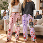 Pantalon de pyjama doux personnalisé, avec photo aquarelle de la fleur de naissance dans un style bande dessinée et prénom, pour la maison – Cadeau d’anniversaire pour femmes et hommes