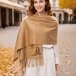 Gepersonaliseerde, veelkleurige sjaal/omslagdoek met cartoonfiguurtje, foto, geboortebloem en kwastjes, met naam – winteraccessoire, kerstcadeau voor vrouwen